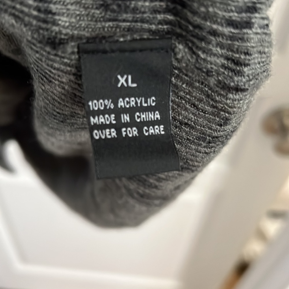 Sweater ๐ - Picture 4 of 4